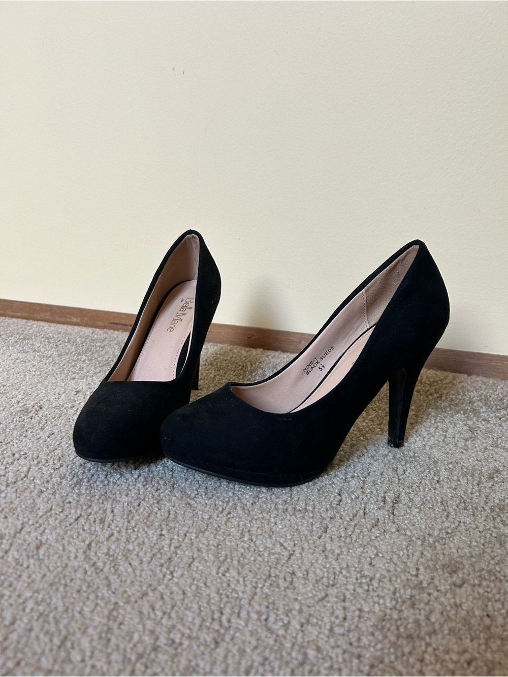Bella Marie black suede 5.5 pump heels